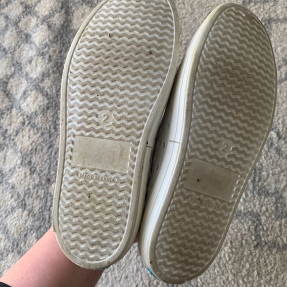 Size 2 Kids Shoes - Picture 3 of 3